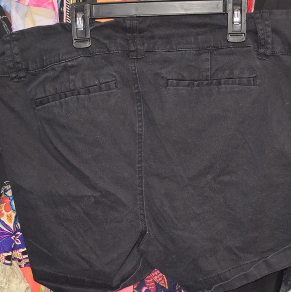 Torrid 20 5 Inch Stretch Sateen Mid-Rise Belted Short (No Belt) - Picture 4 of 5